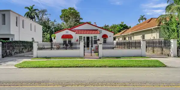 203 N Victoria Park Rd