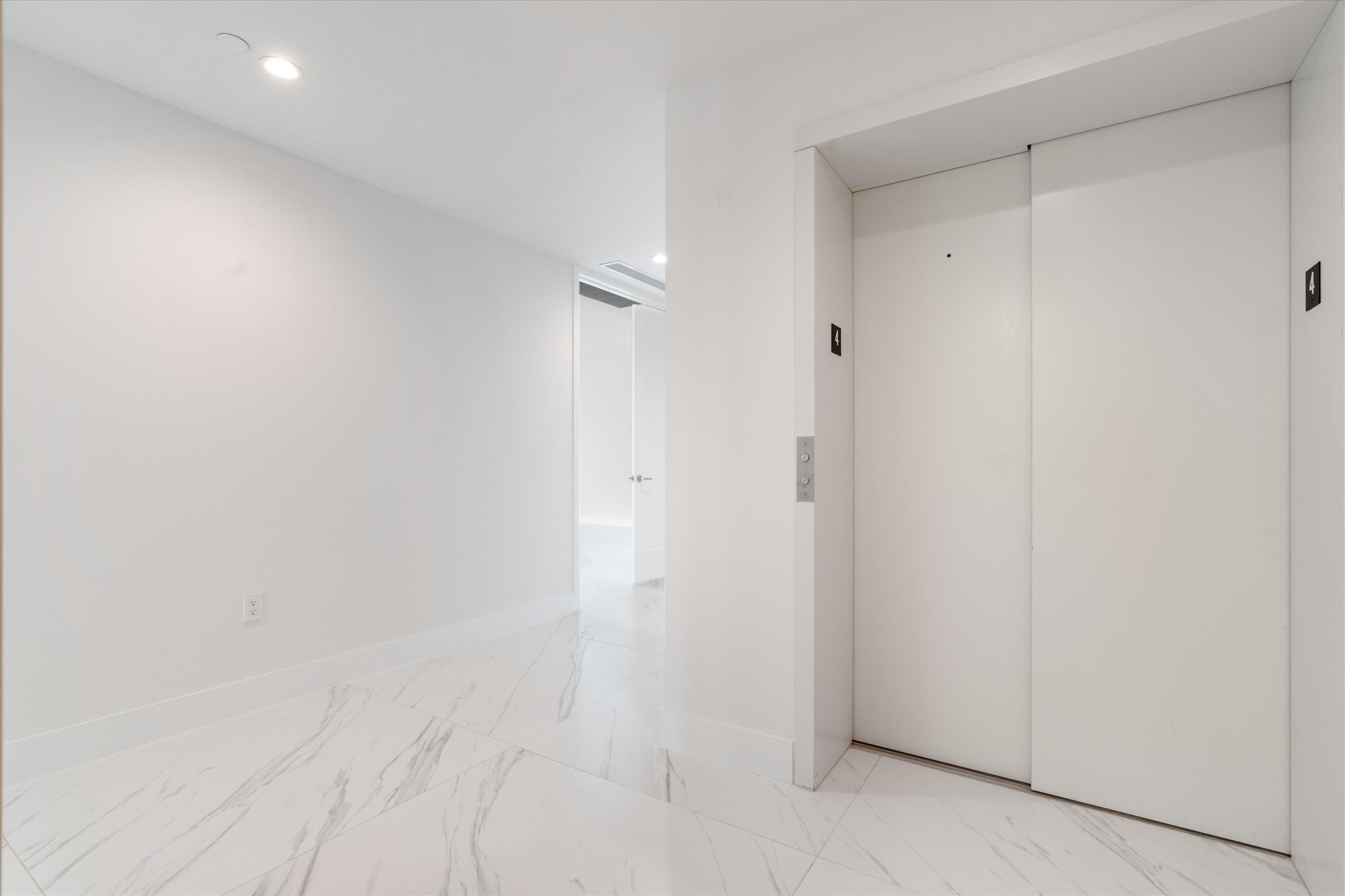 Image 3: 01-495 E Royal Palm Road #402-123