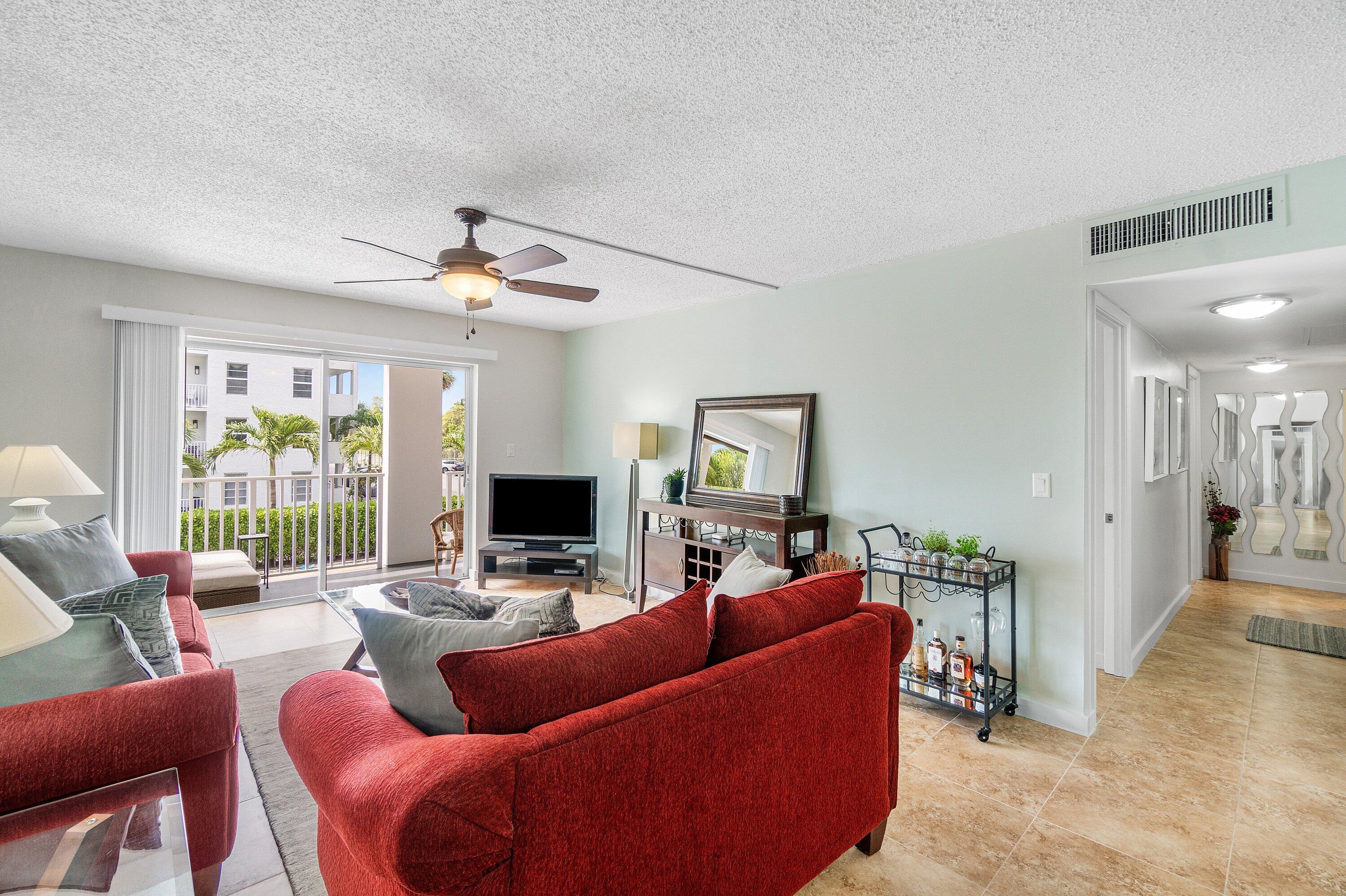 Image 4: living room