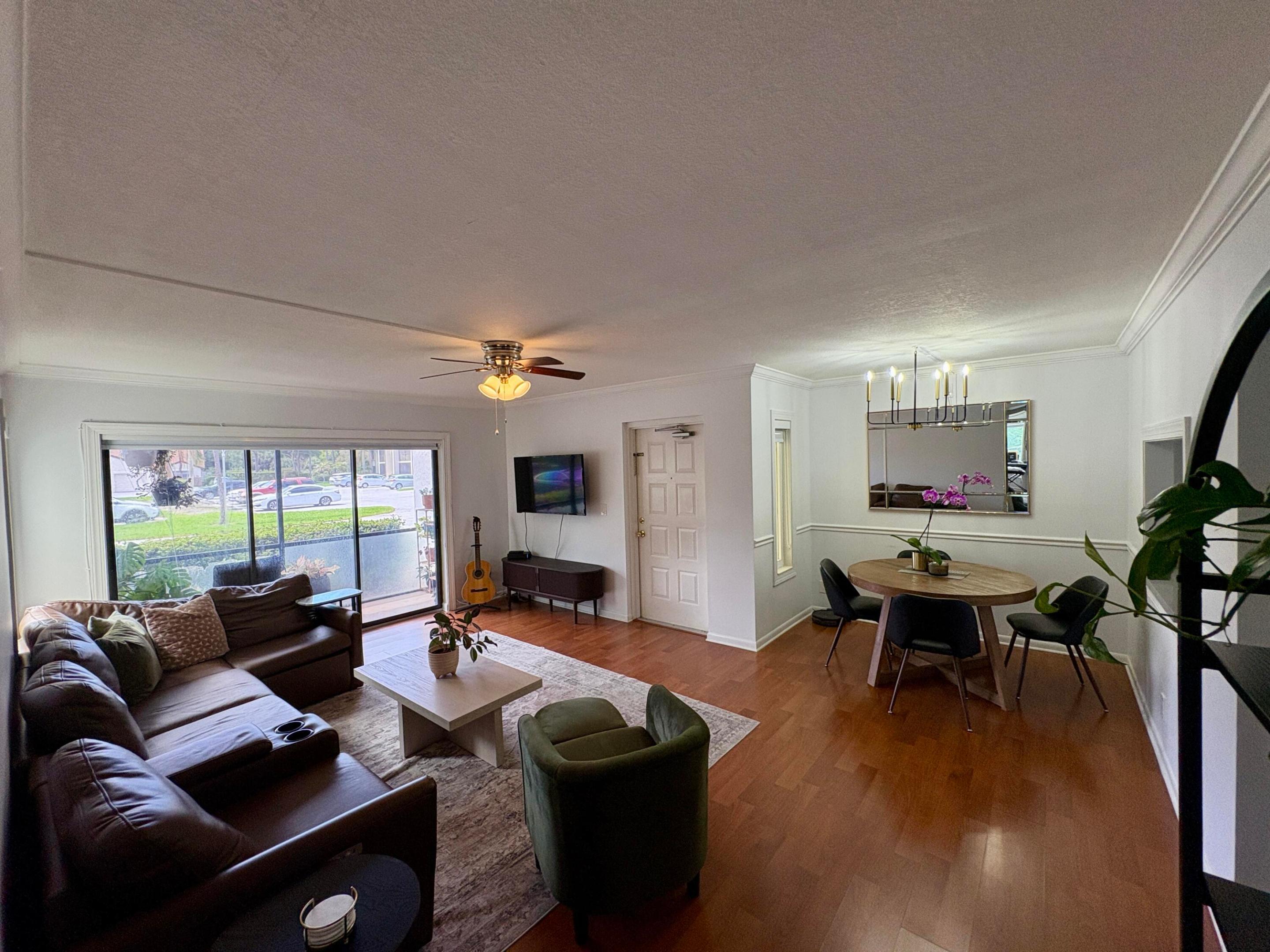 Image 4: Living-Dining Combo