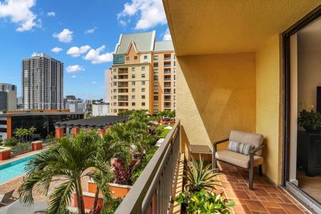 100 N Federal Highway