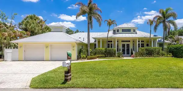 851 SW Pine Tree Lane