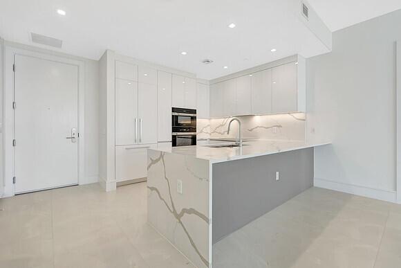 Image 4: Nautilus 2105 Kitchen 4