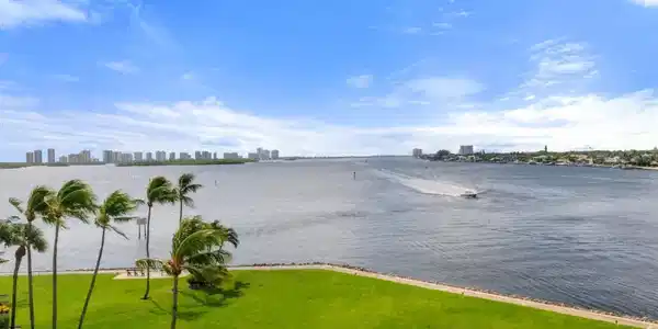 115 Lakeshore Drive
