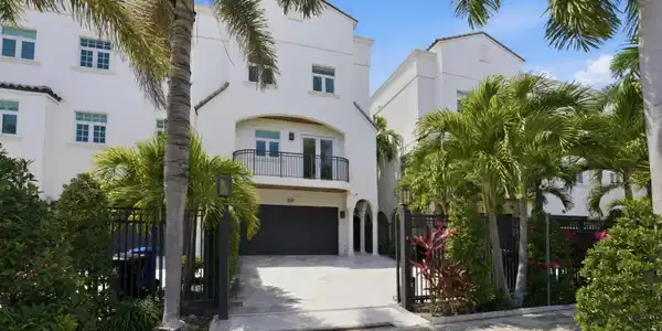 Image 2: Exterior