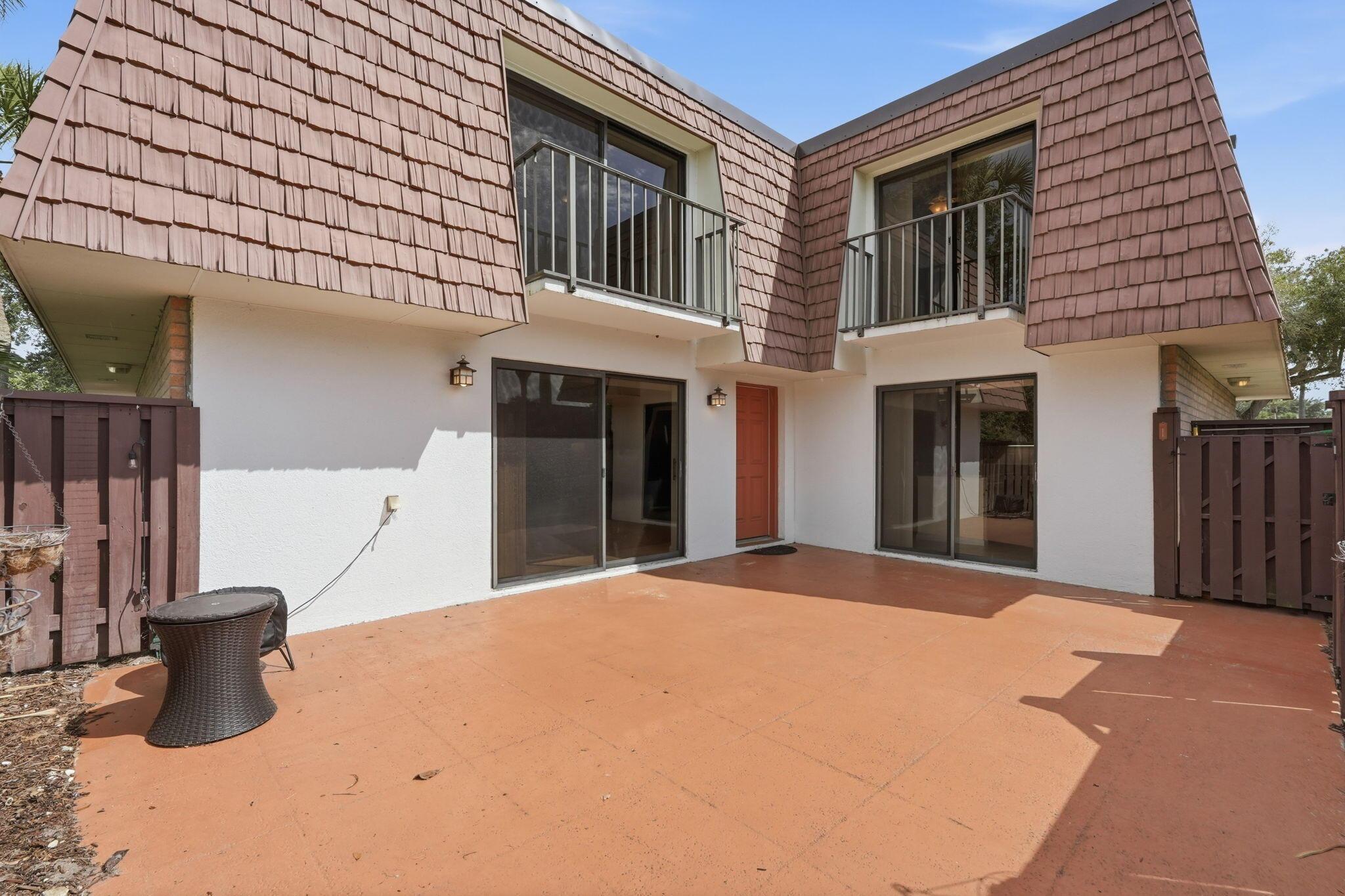Image 2: Private Courtyard