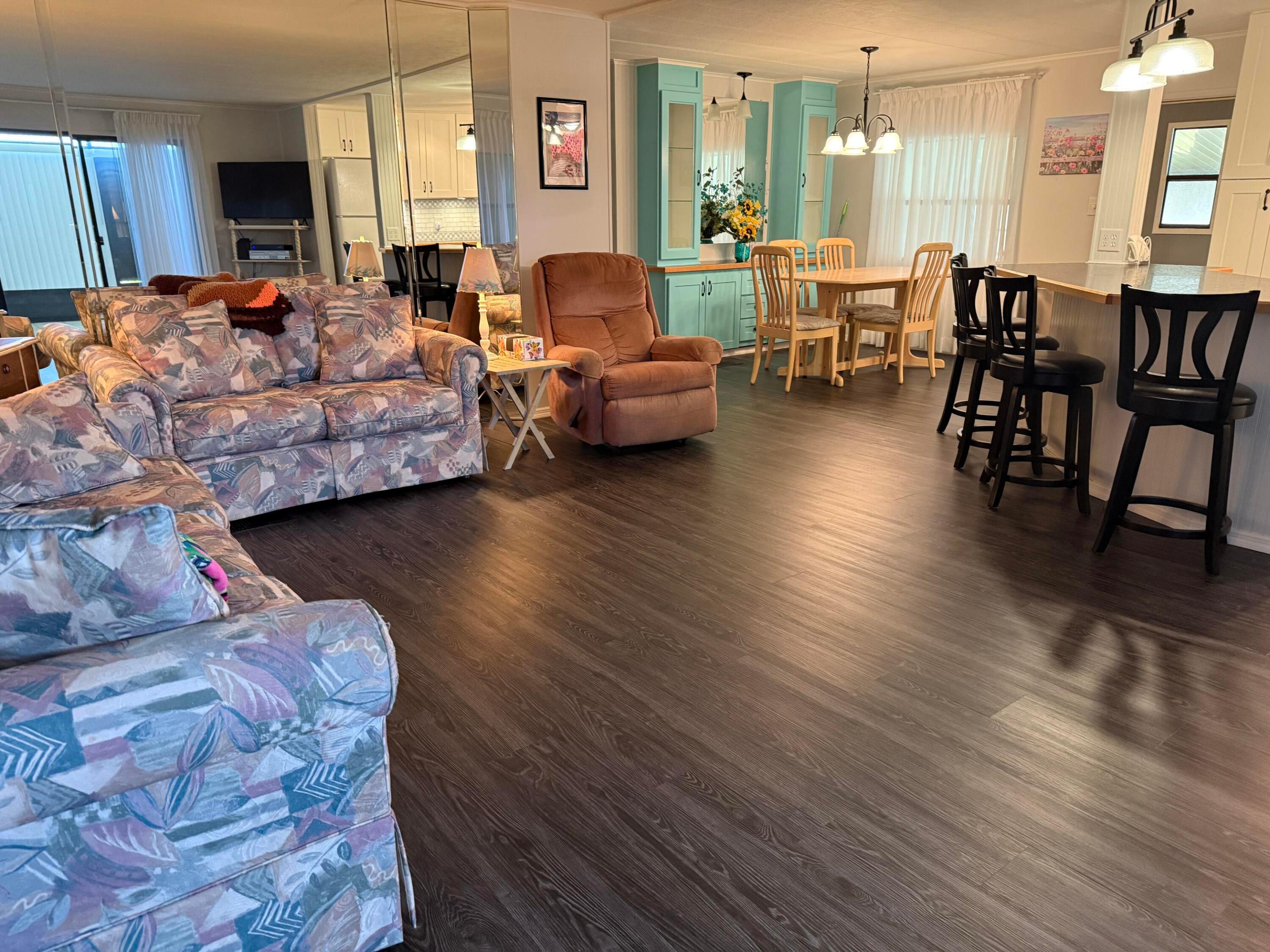 Image 2: OPEN LIVING ROOM