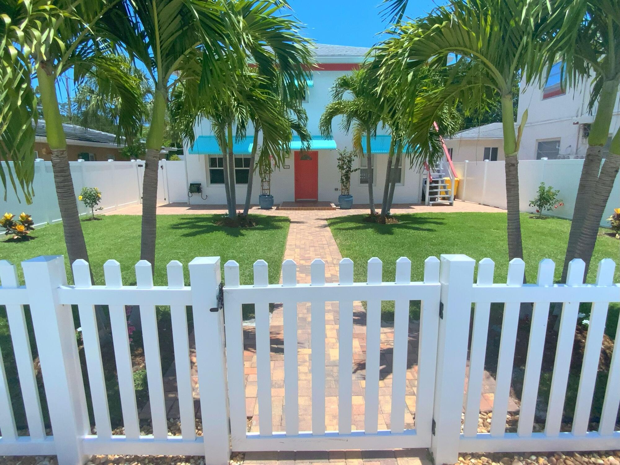 Image 3: White Picket Fence