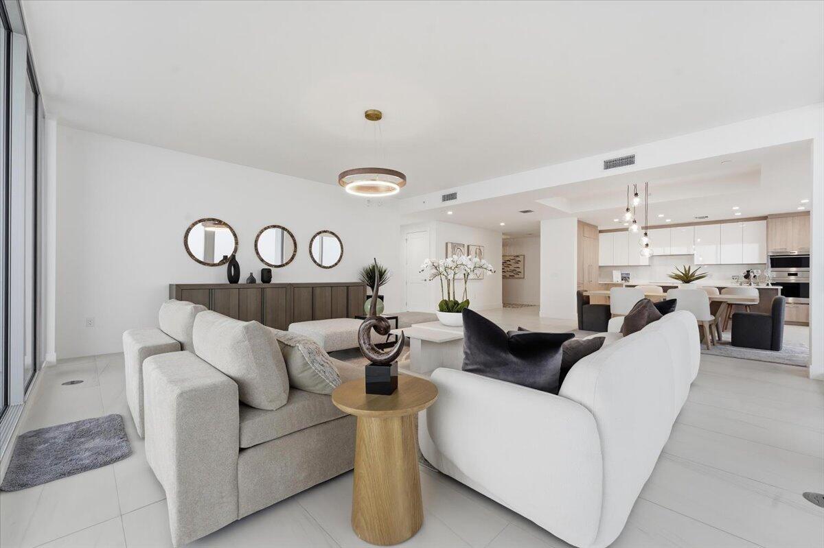 Image 4: Great room