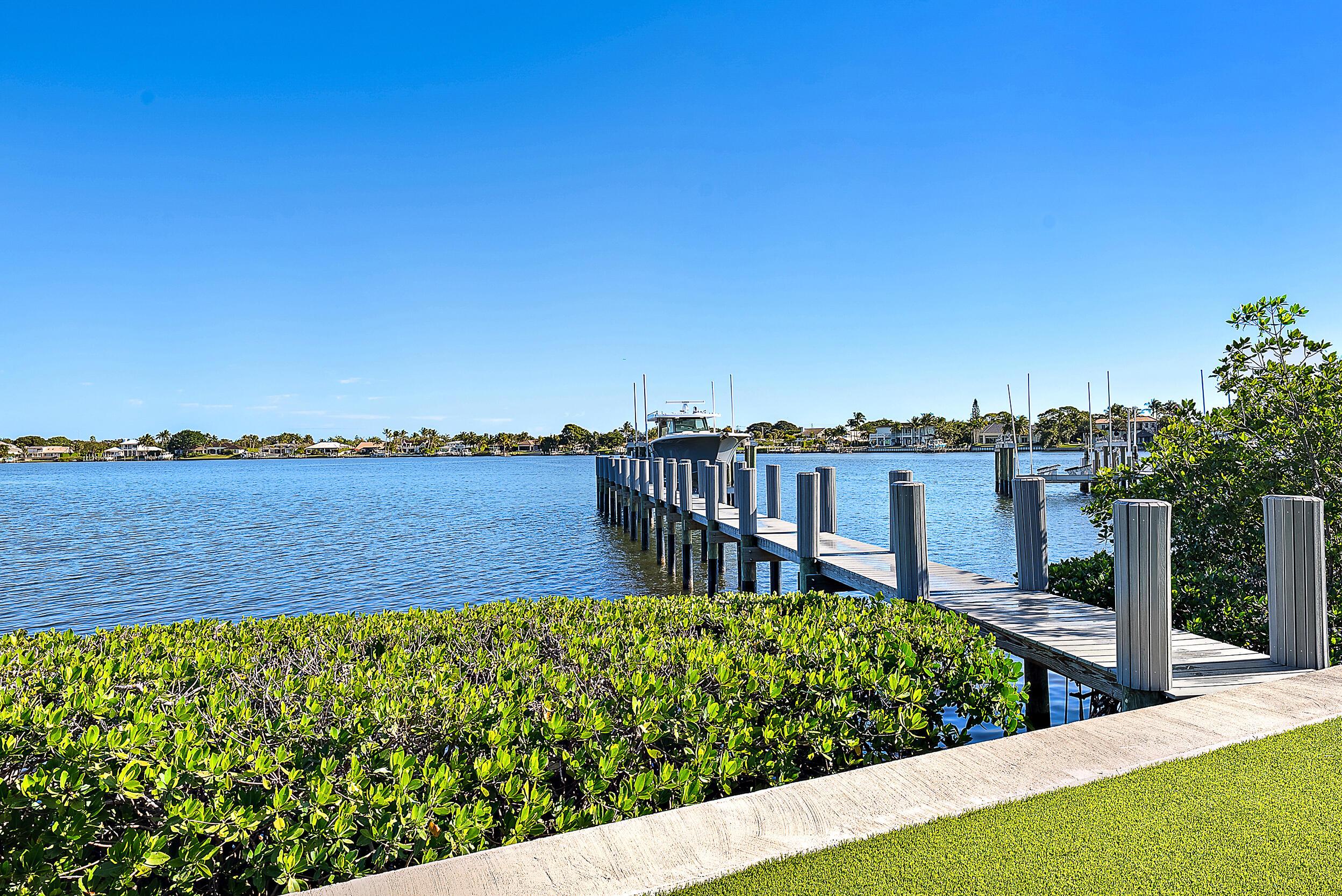 Image 4: Dock