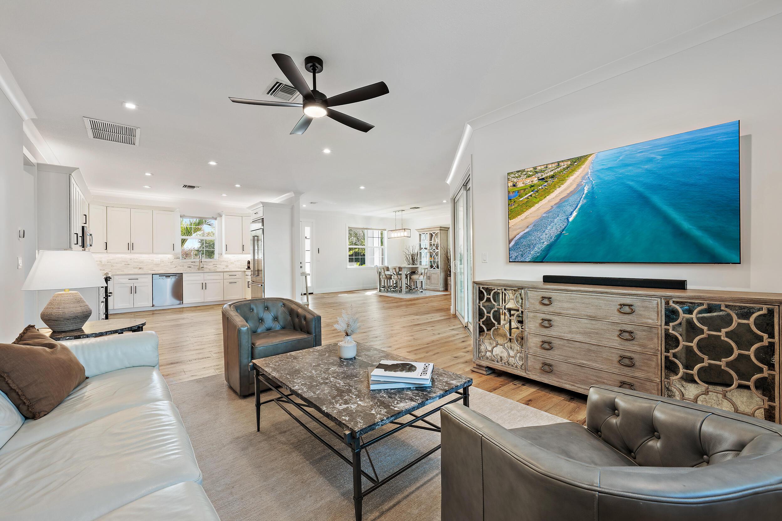 Image 3: Family Room