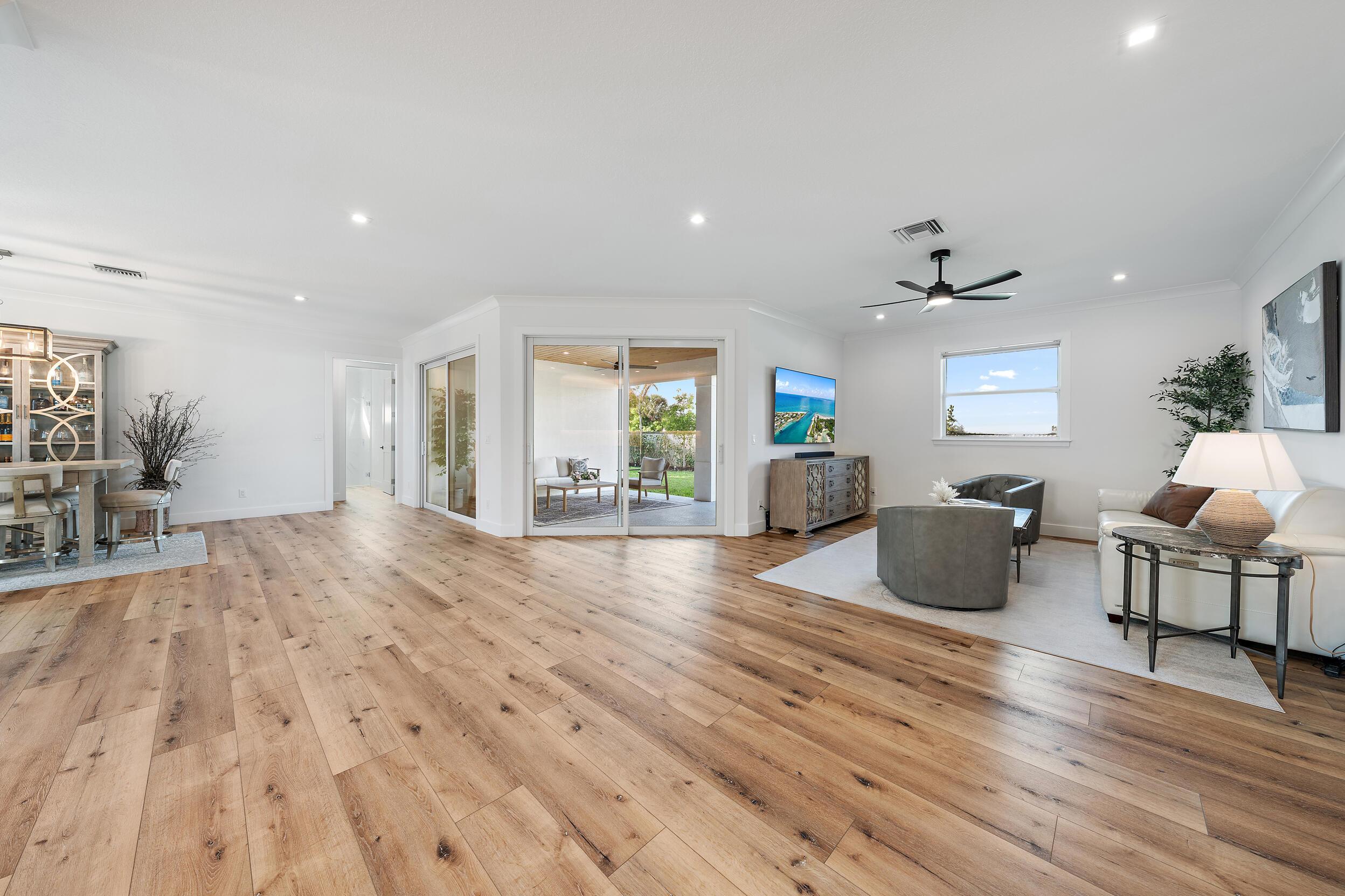 Image 4: Living Area