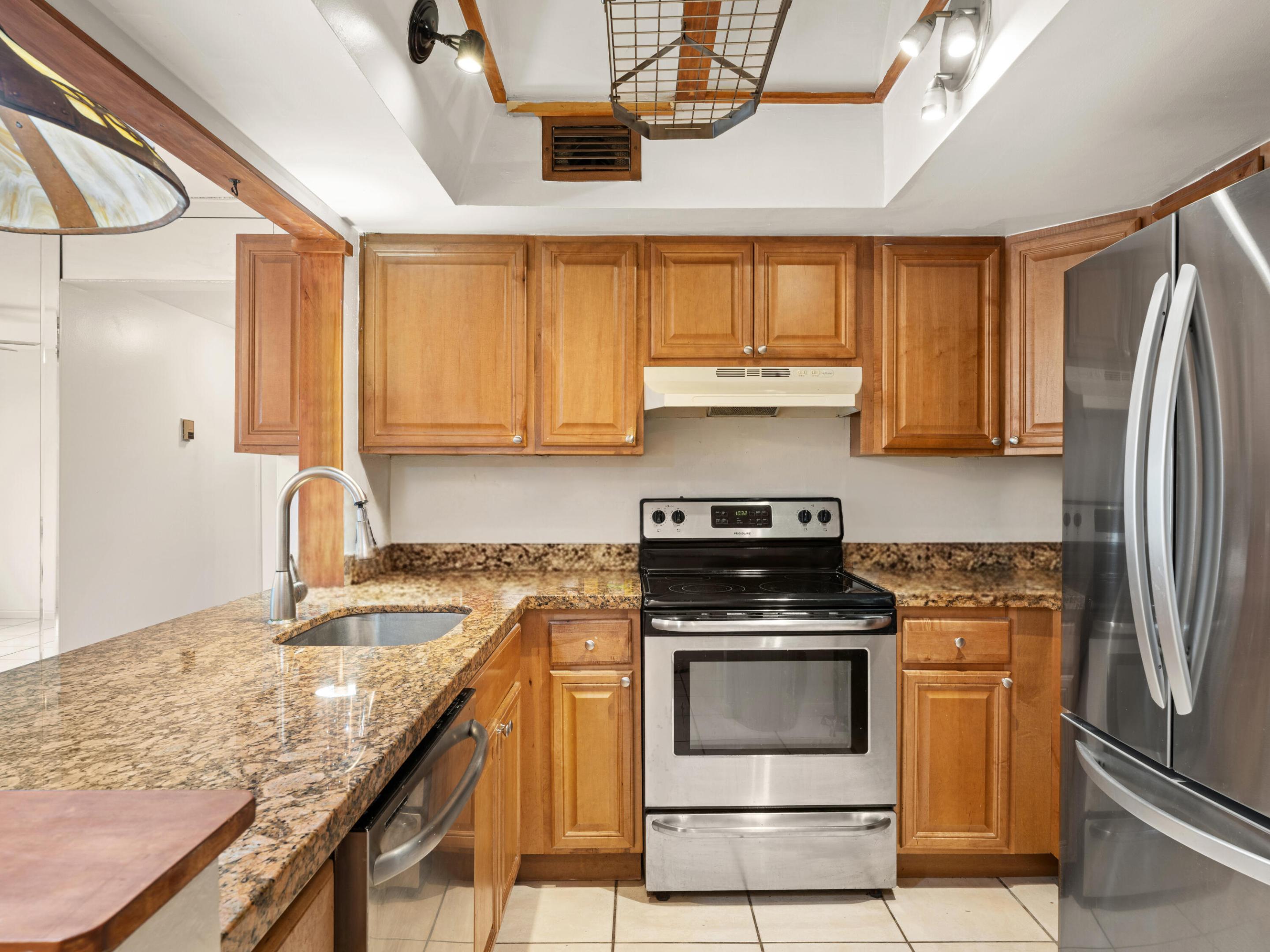 Image 4: Kitchen