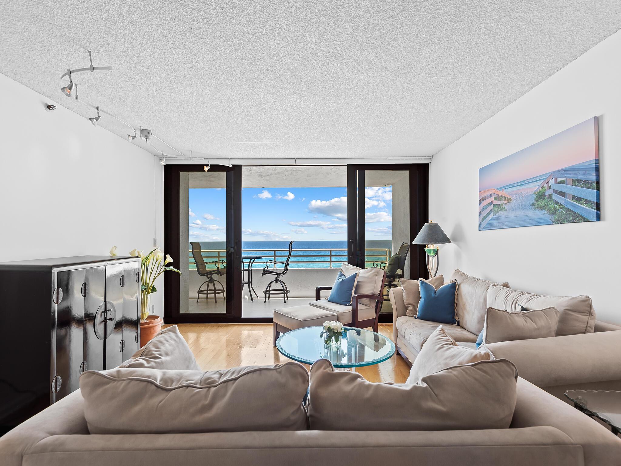 Image 2: Living Room - Original Photo