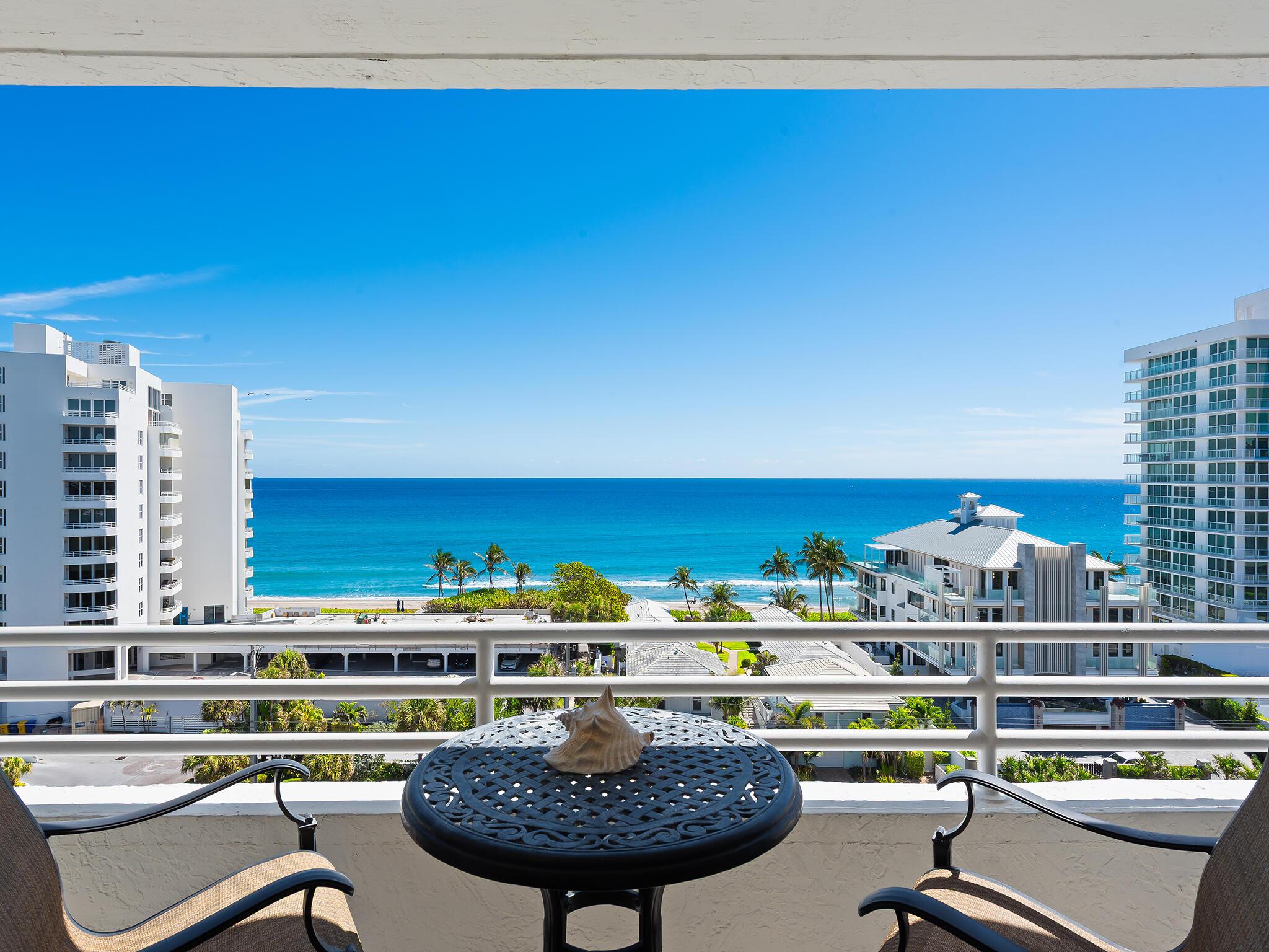 Image 3: Private balcony overlooking the ocean