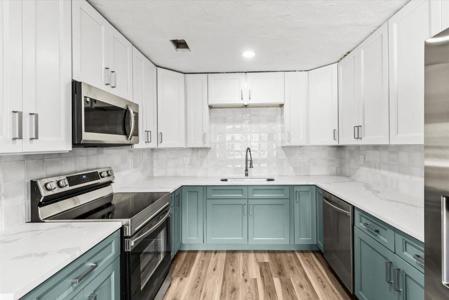 937 NE 25th Avenue