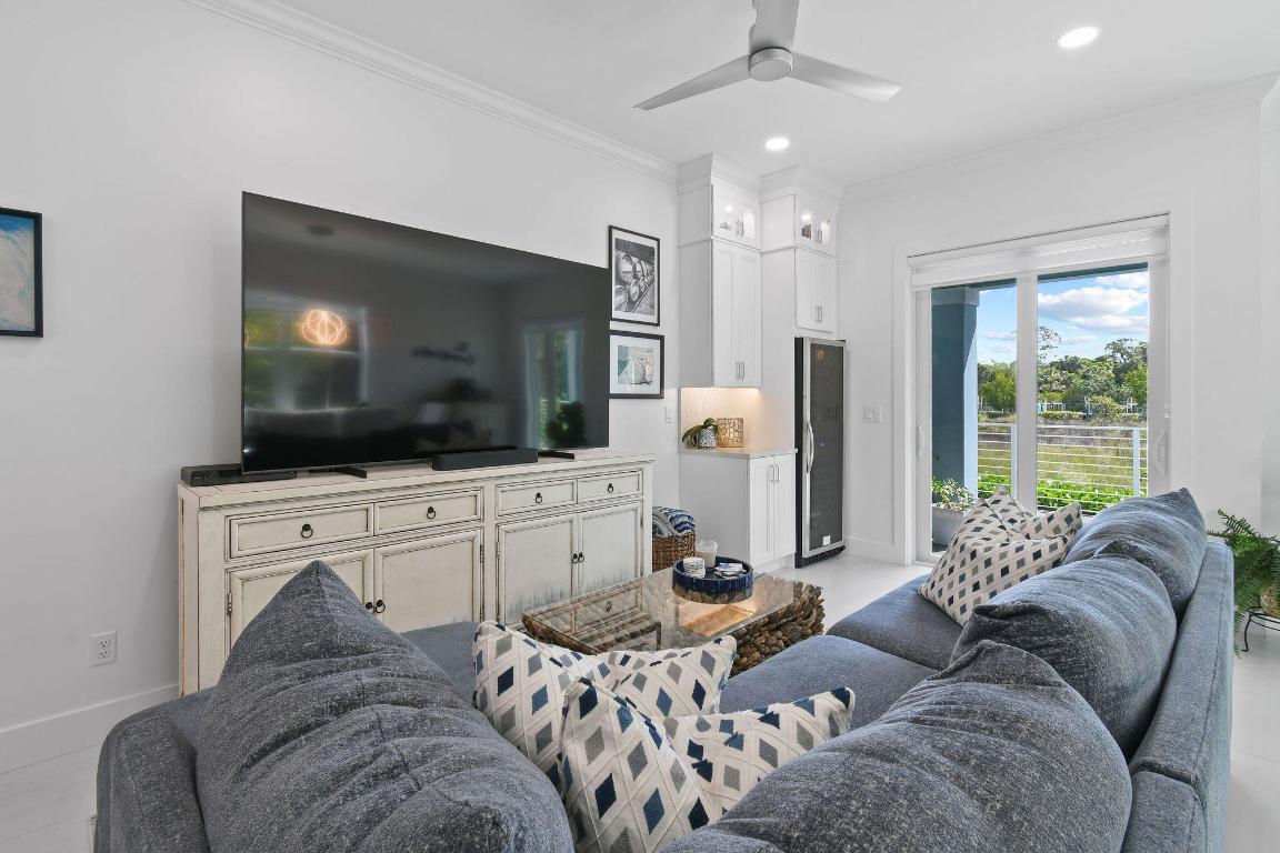 Image 3: 4707SEManateeWay(15)