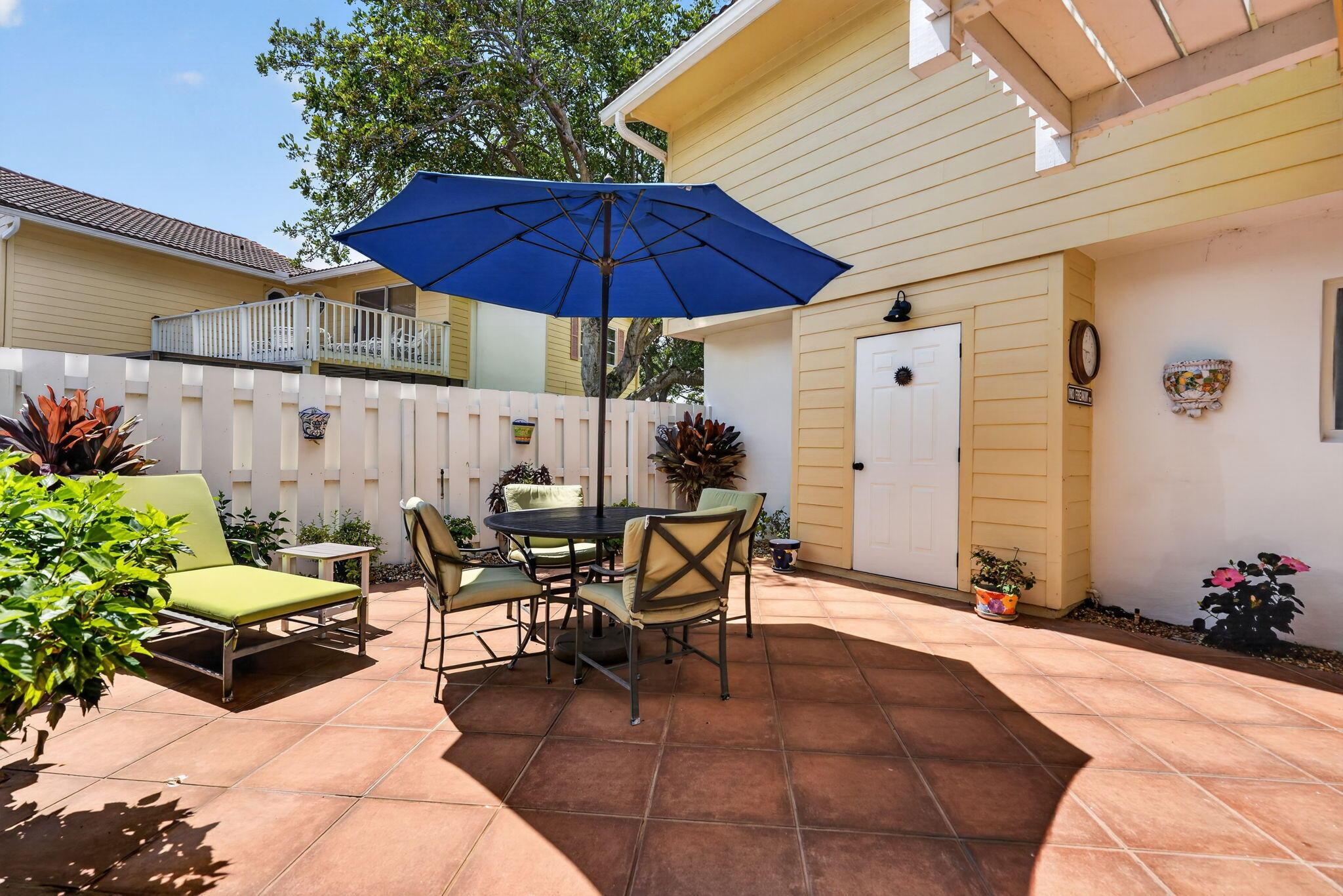 Image 3: Courtyard