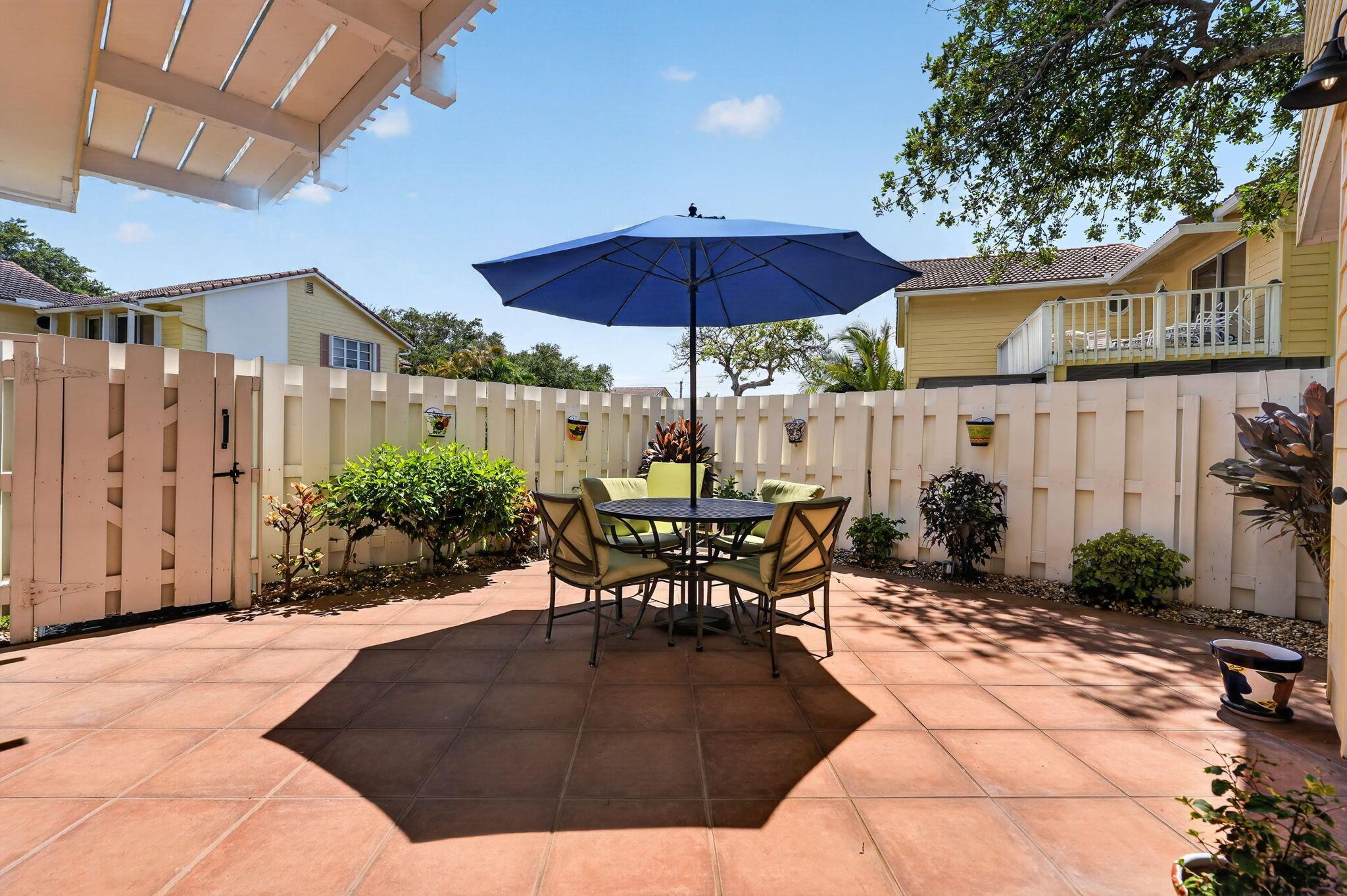 Image 4: Courtyard