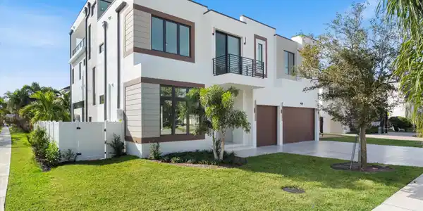 498 NE 6th Street