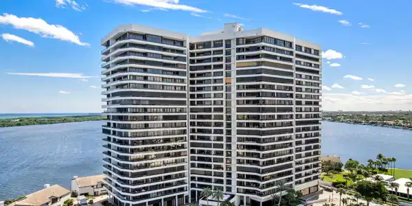 100 Lakeshore Drive