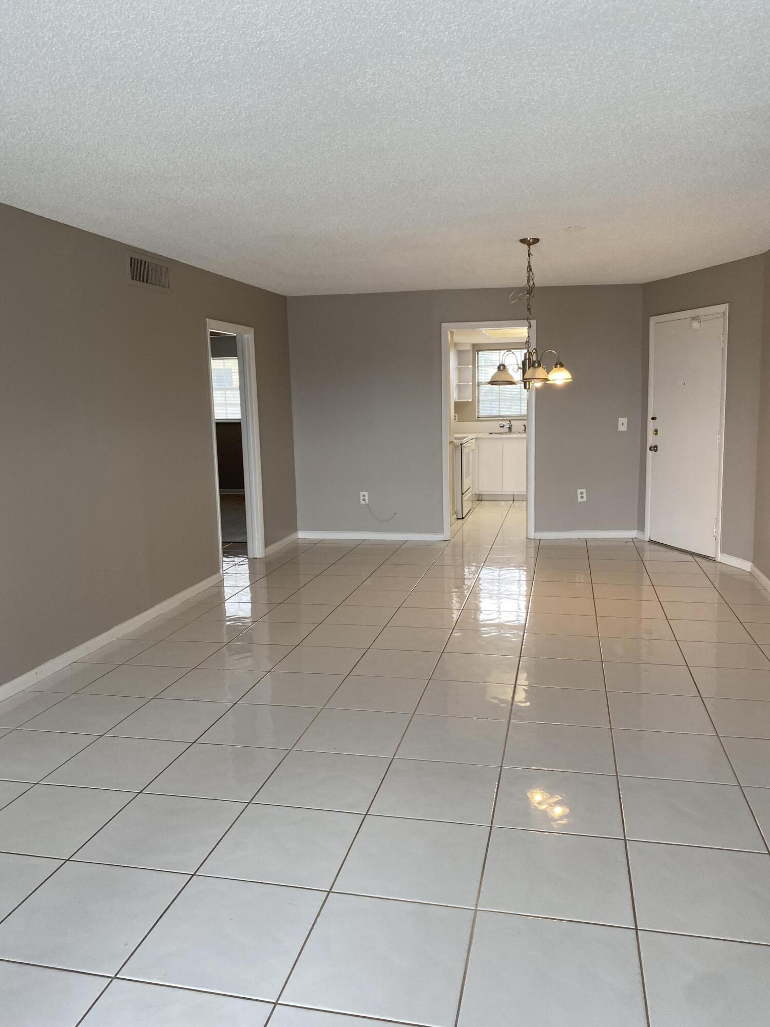 Image 2: Wilma great room