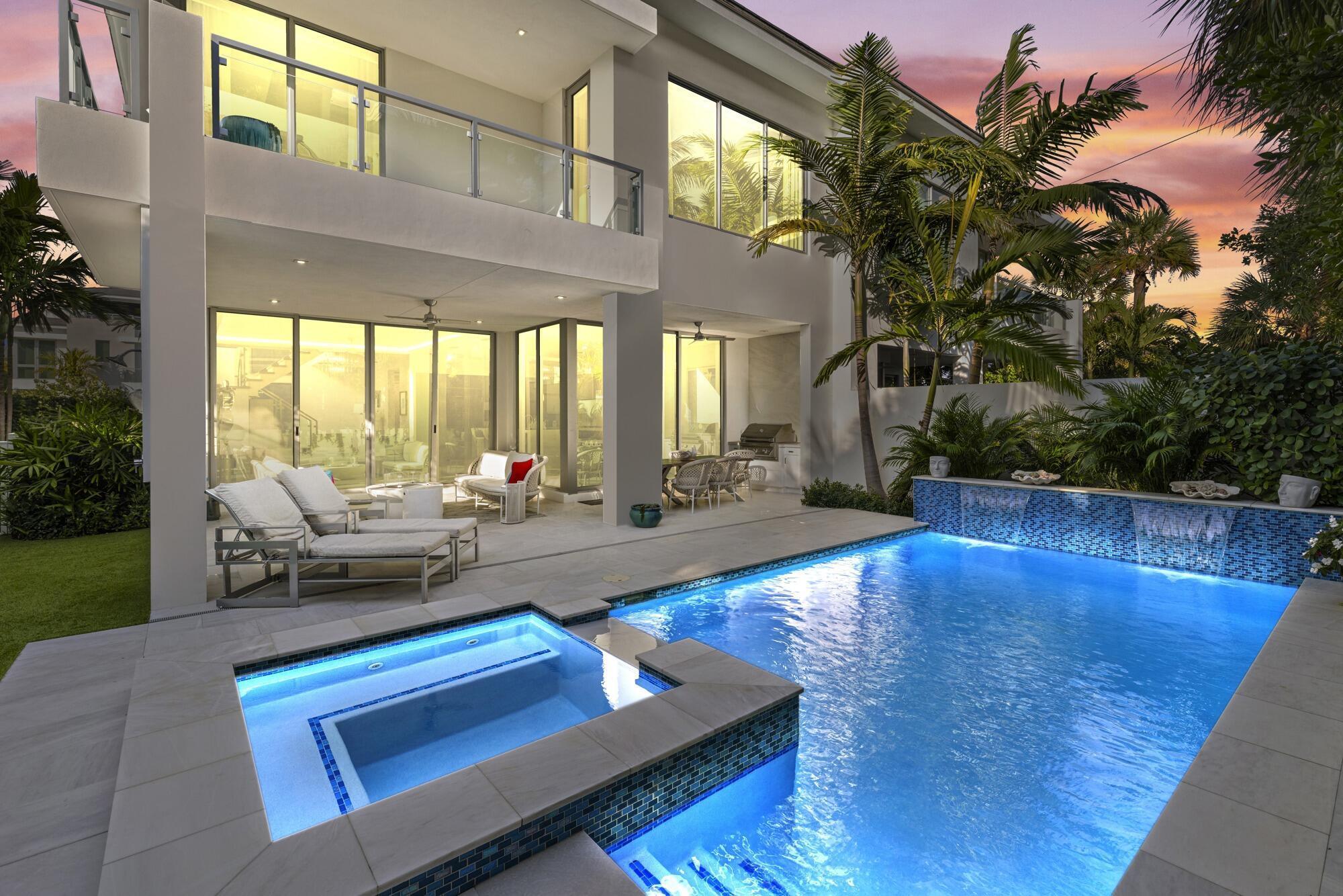 Image 1: Salt water Pool and Spa