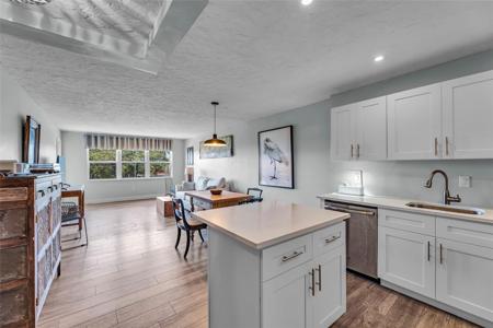 1502 S Lakeside Dr