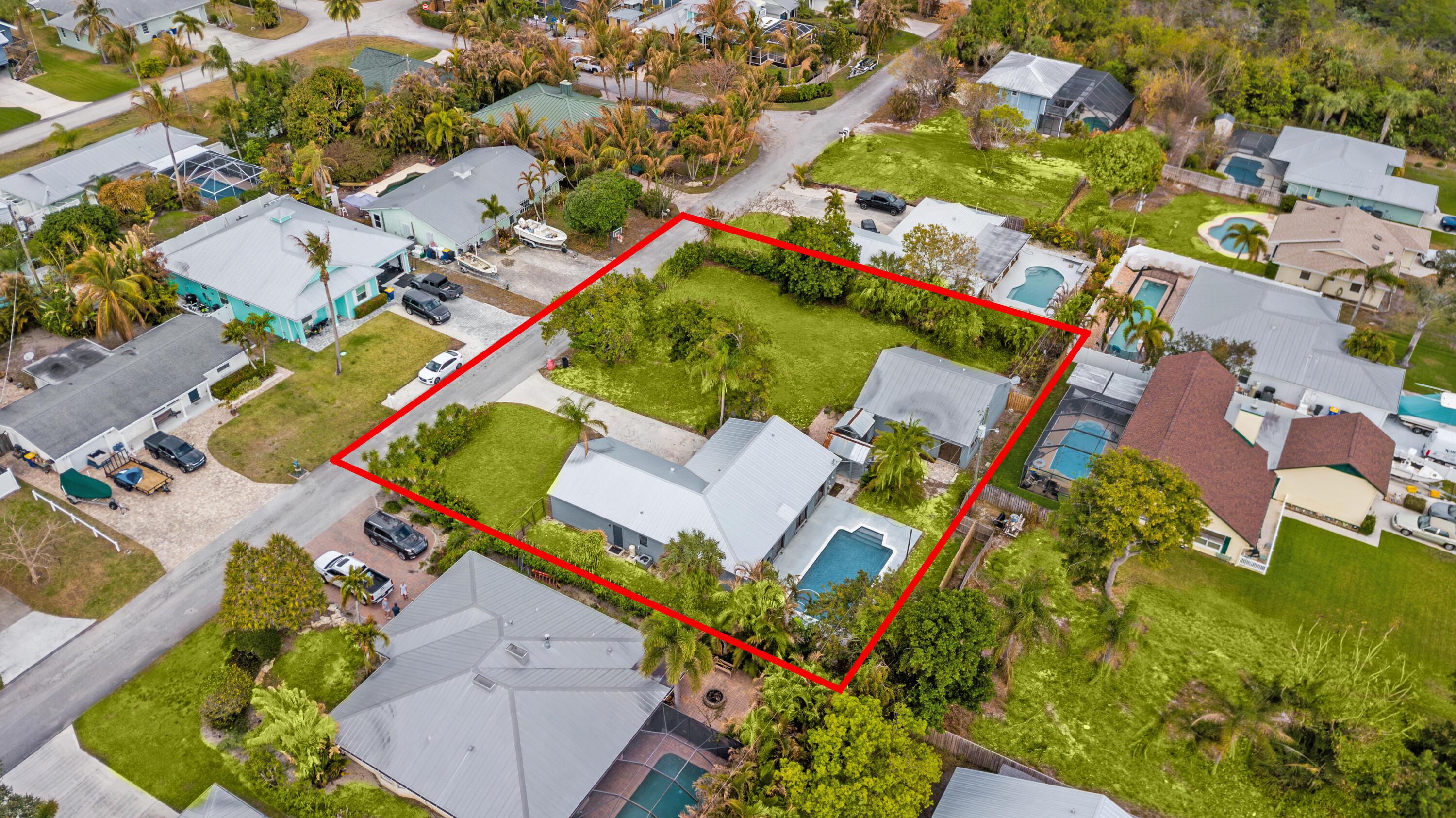 Image 4: Aerial of main and guest home