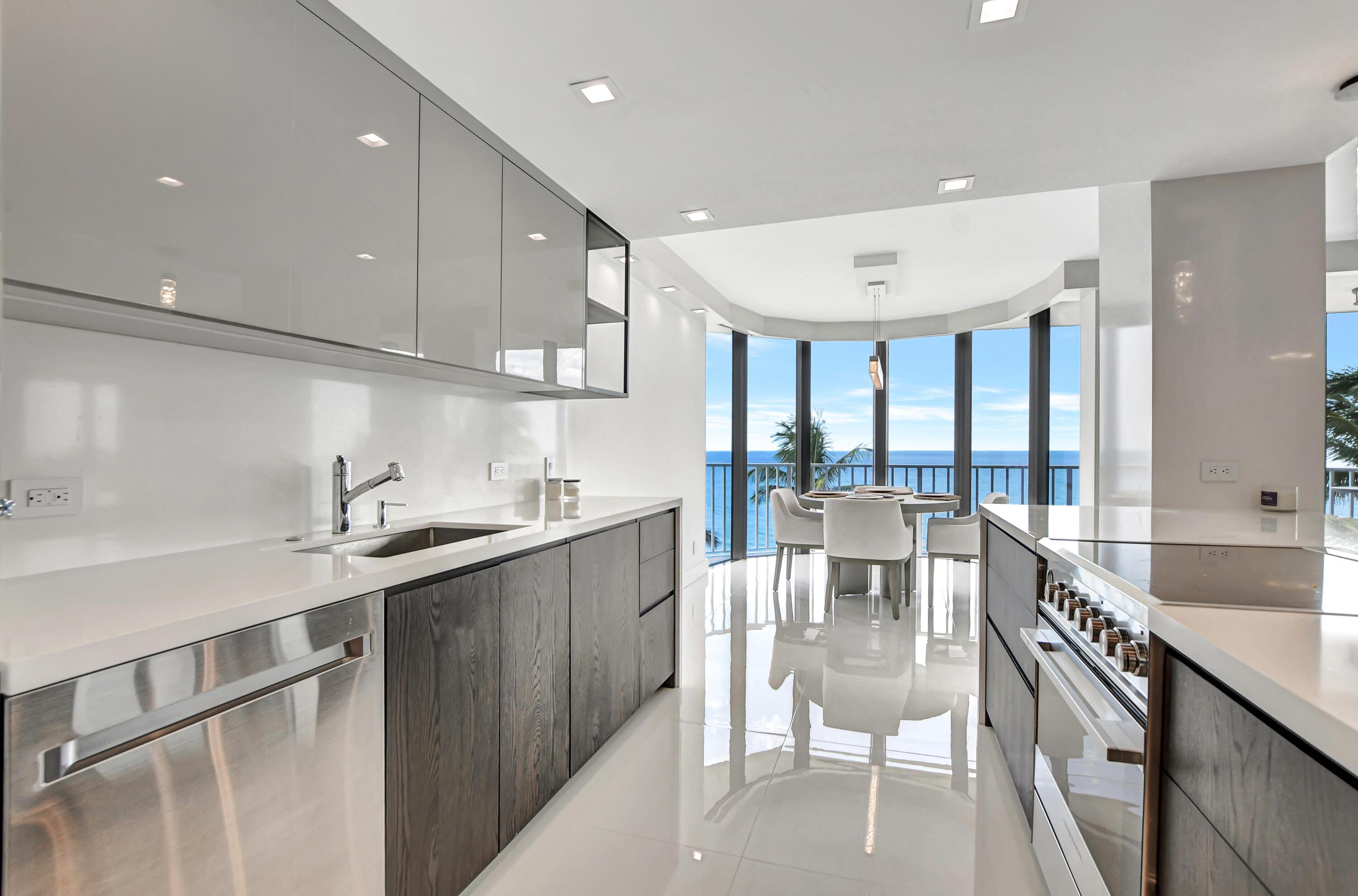 Image 3: Kitchen/Dining
