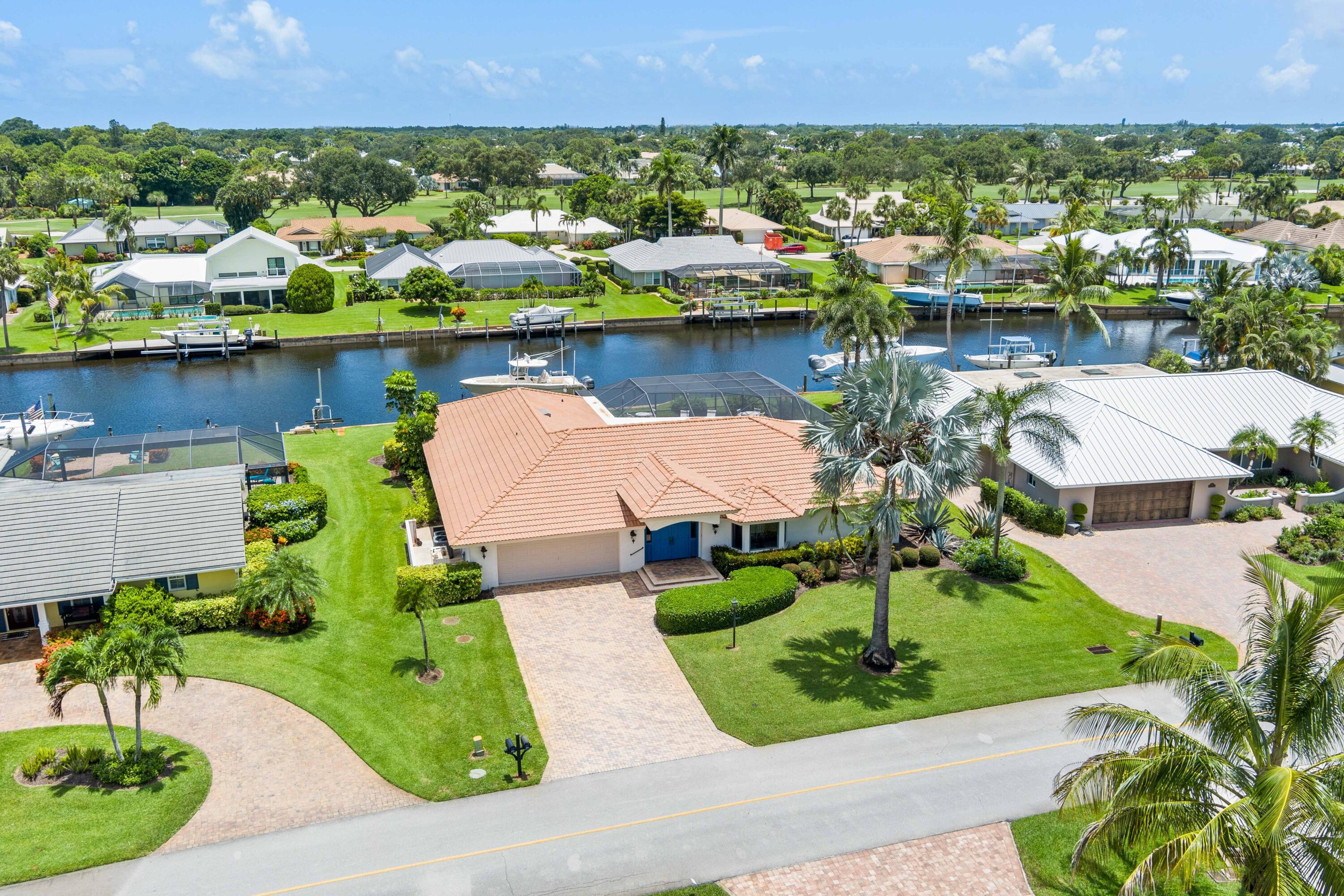 Image 3: Overhead view of Frint