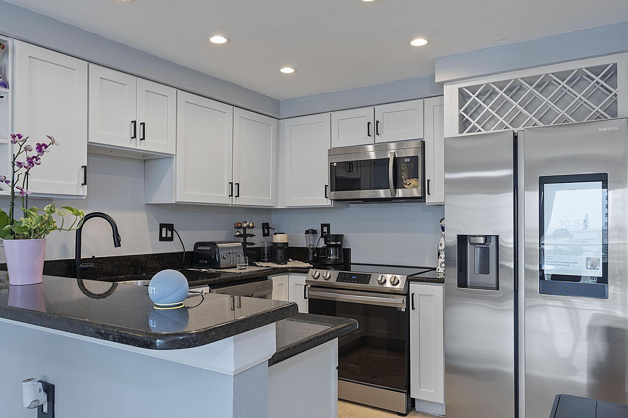 Image 4: 2900 NE 30th St - # 8J - 127