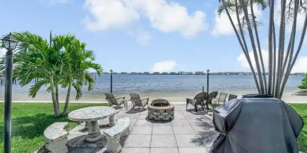 1430 S Lakeside Drive