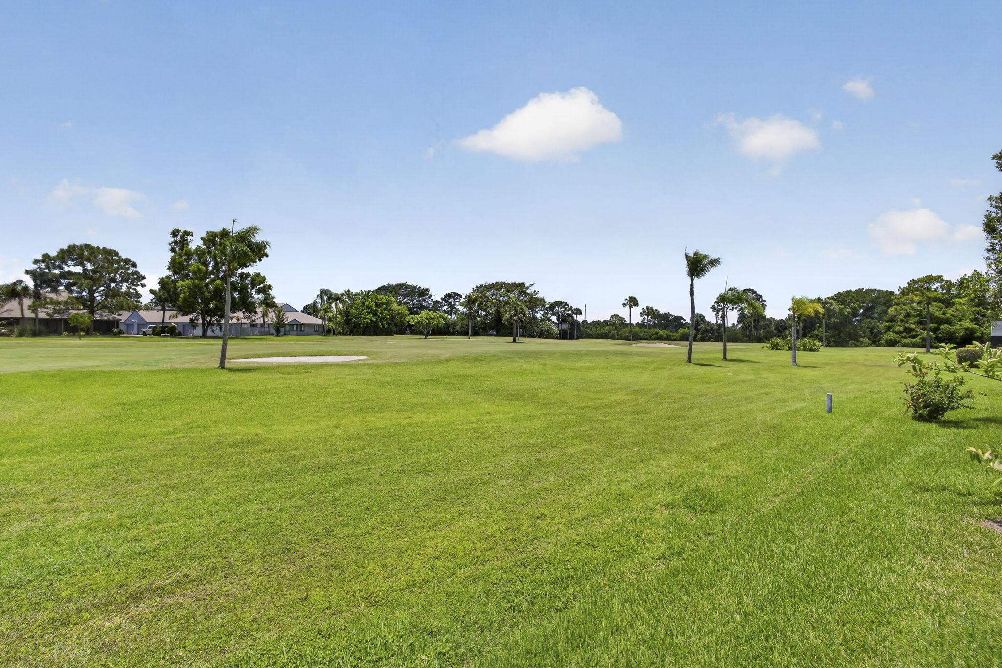 Image 4: Golfcourse