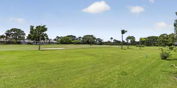 Image 4: Golfcourse