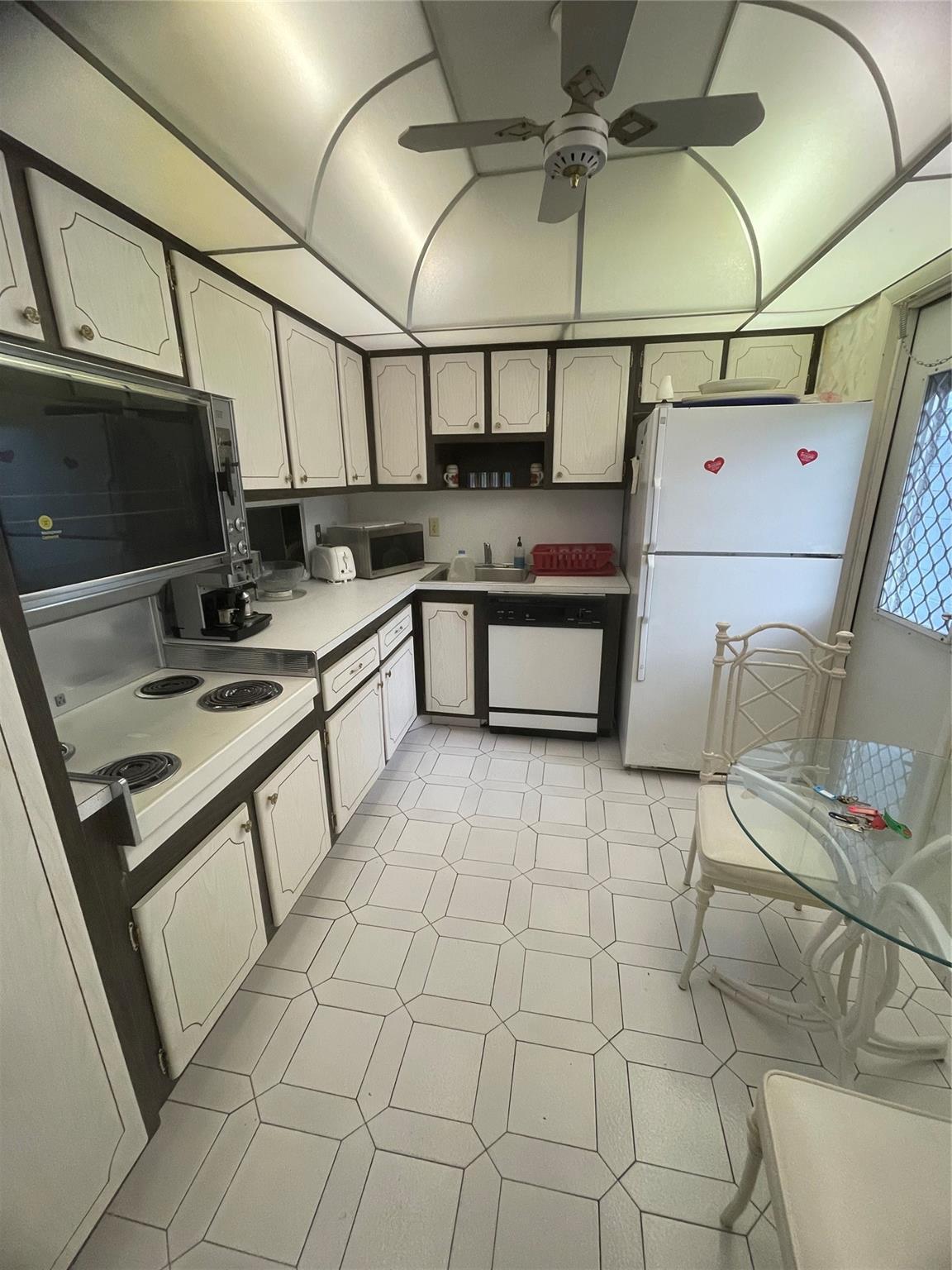 Image 2: Kitchen