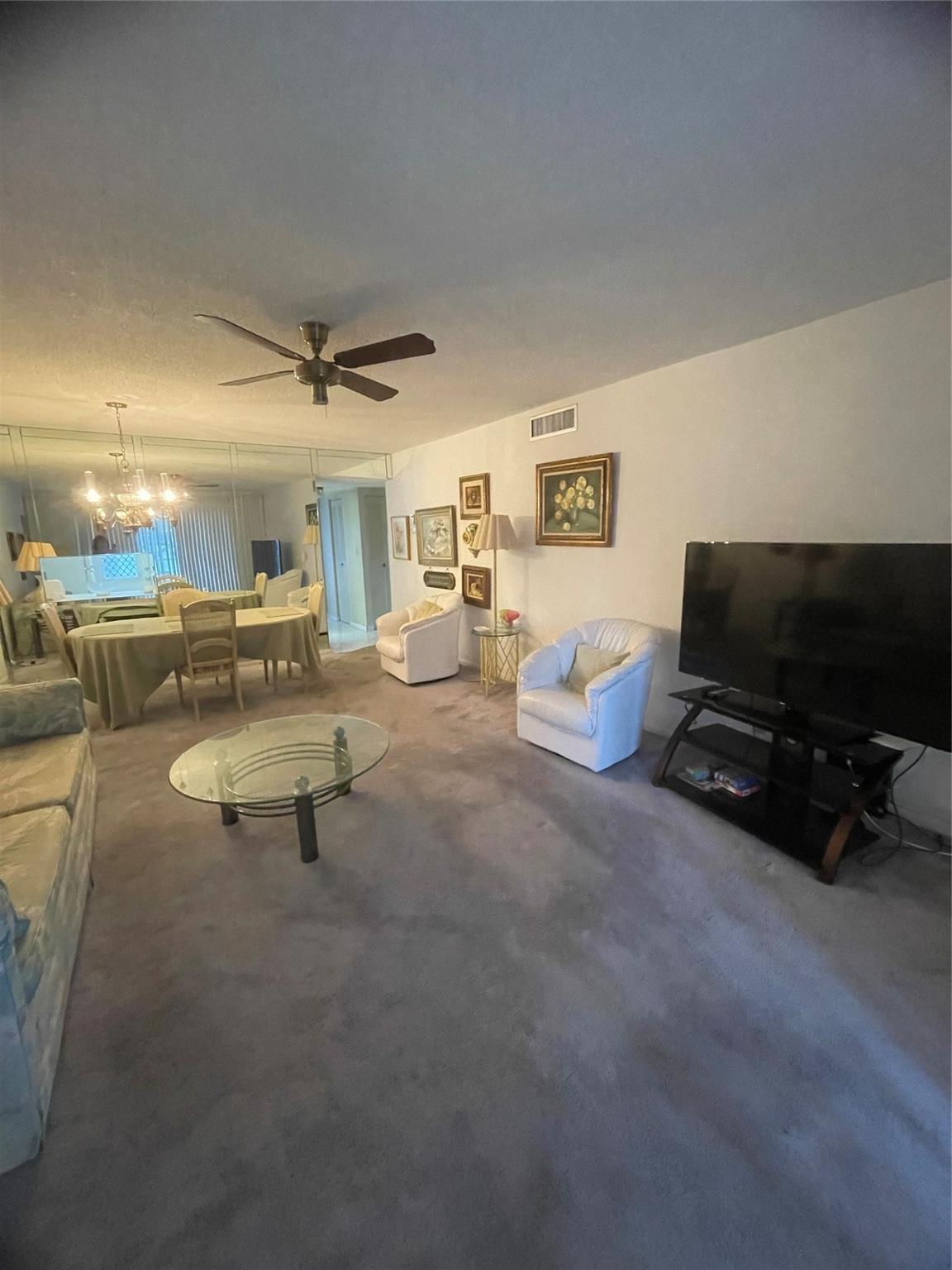 Image 3: Living/dining room