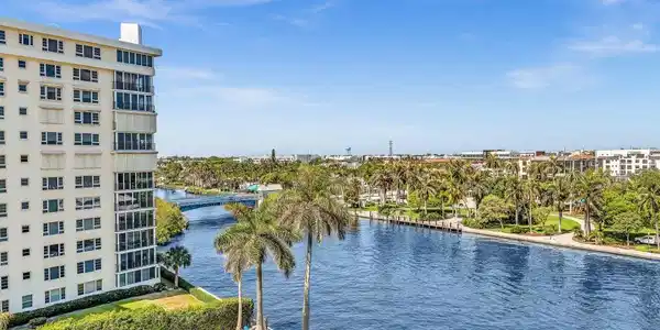 1000 Lowry Street