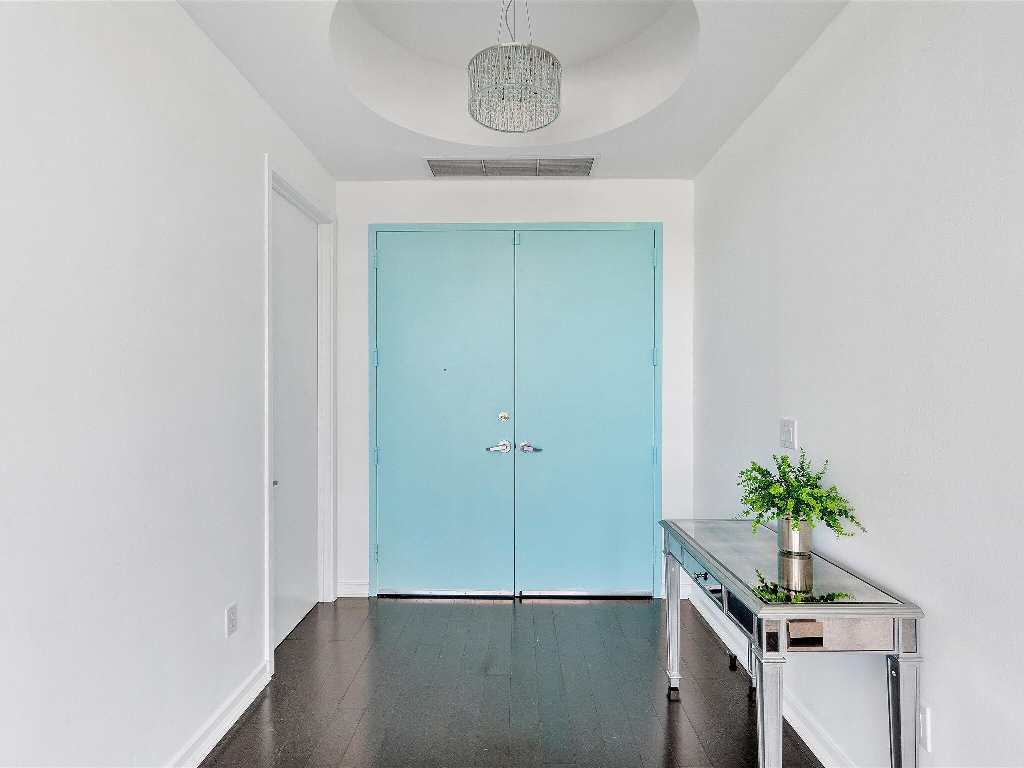 Image 3: 067-18101 Collins Ave #401_067