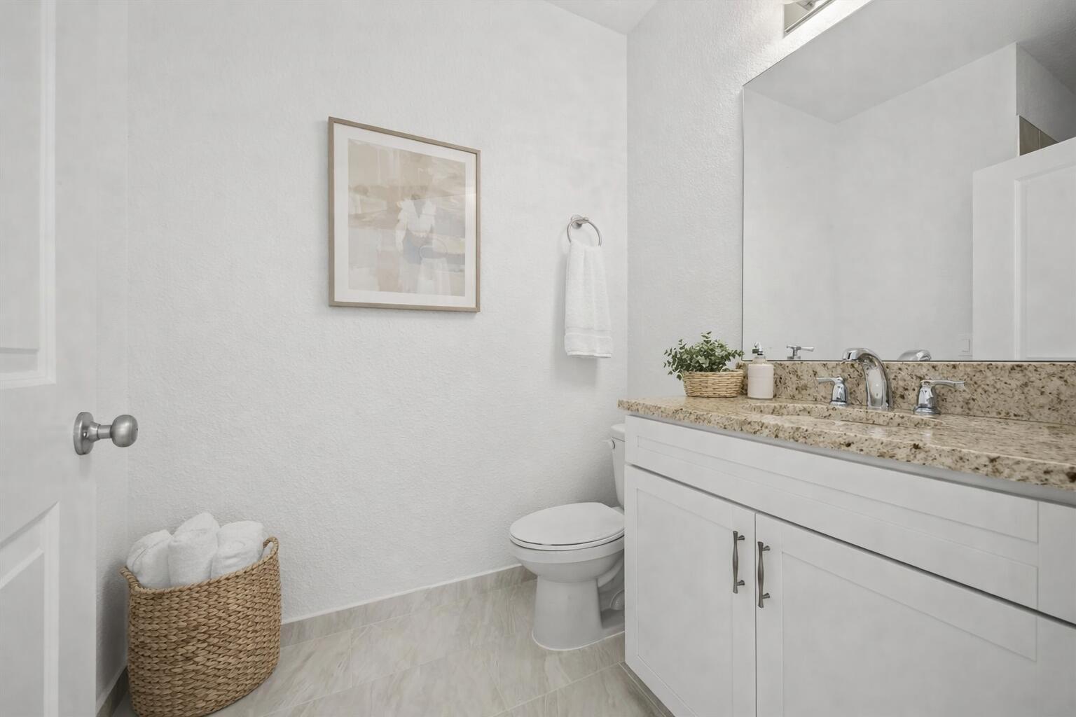 Image 4: Flex room bathroom