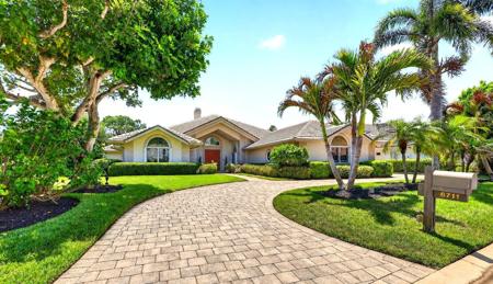 6711 SE Barrington Drive