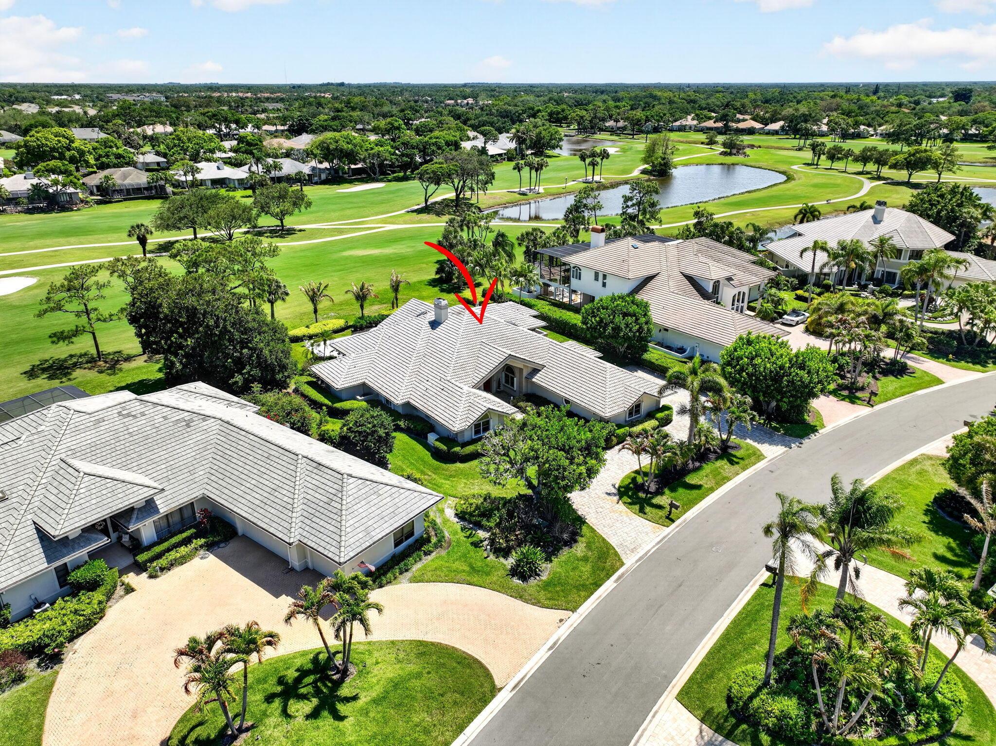 Image 4: Beautiful Home with Golf Course Views