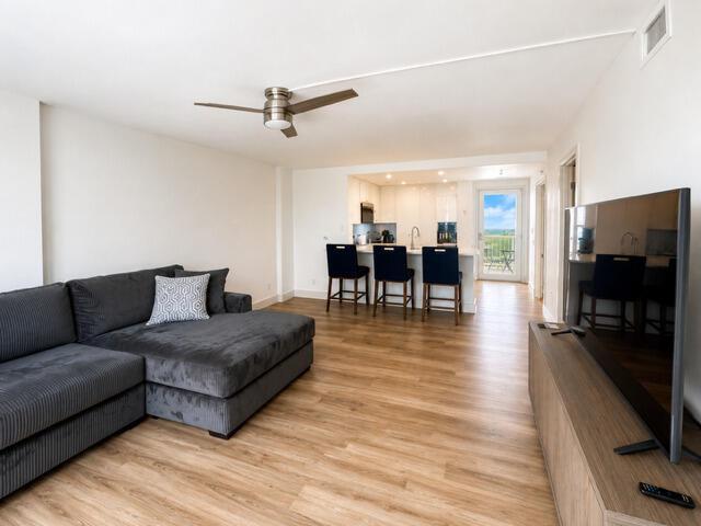 Image 3: liv room din area