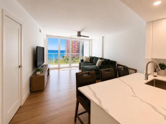 Image 4: Ocean view from your liv room