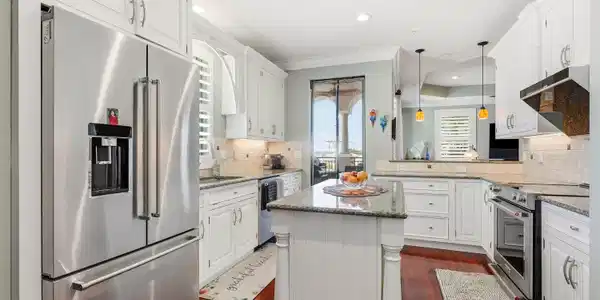Image 3: stainless steel appliances