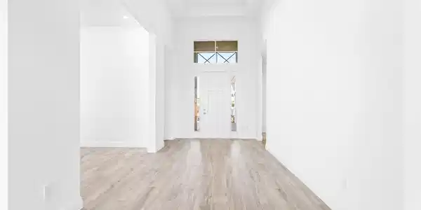 Image 3: Foyer