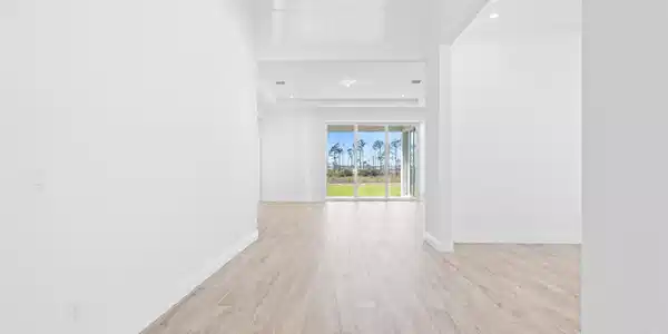 Image 4: Foyer