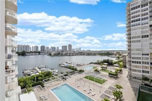 18061 Biscayne Blvd