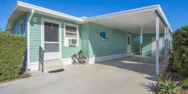 Image 4: Carport-Entry