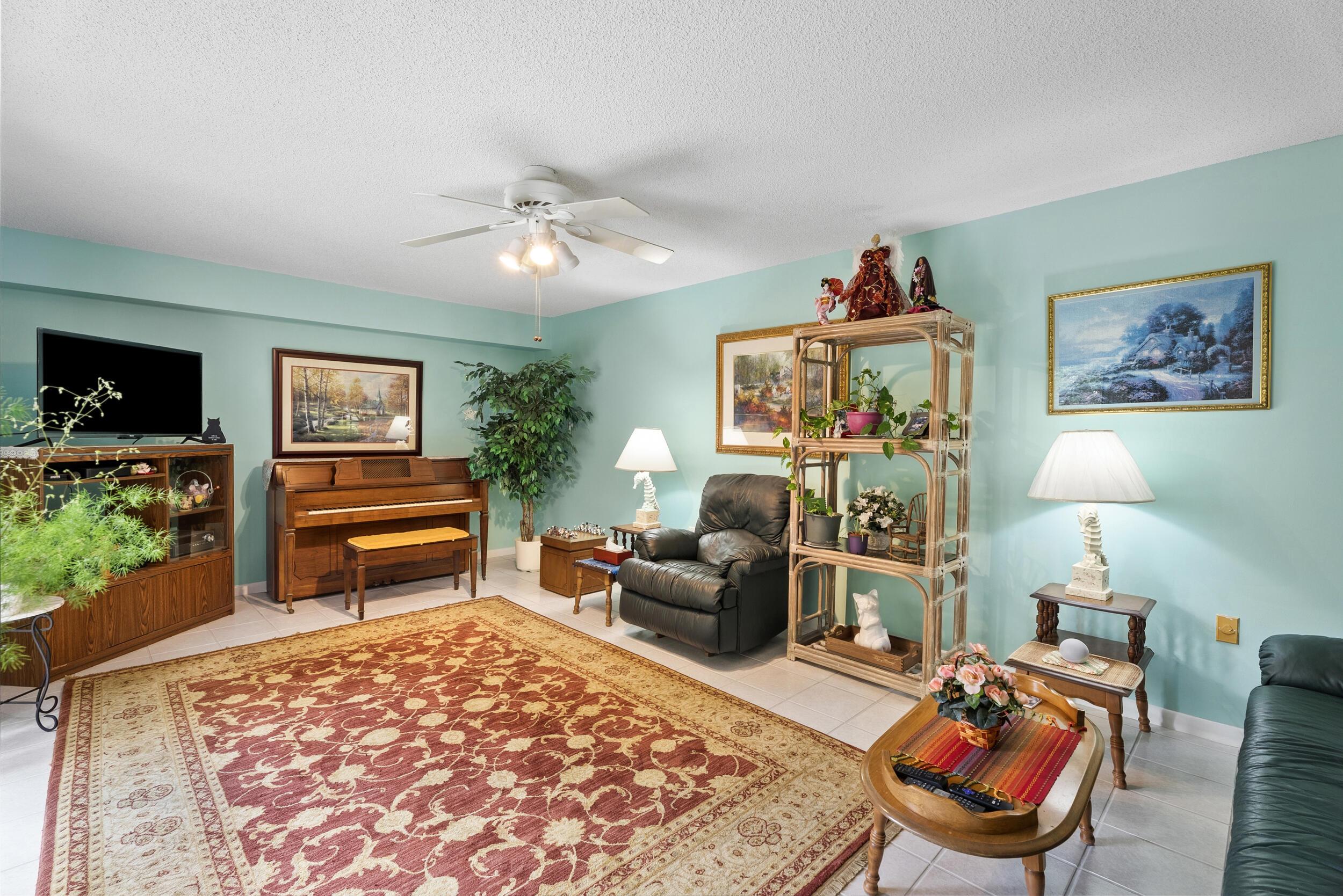 Image 3: Living Room